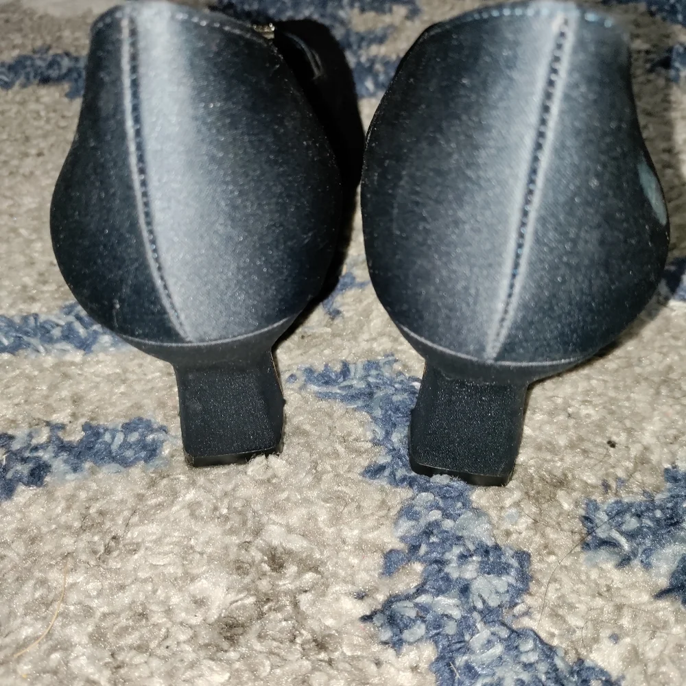 Mootsies Tootsies navy satin heels size 6